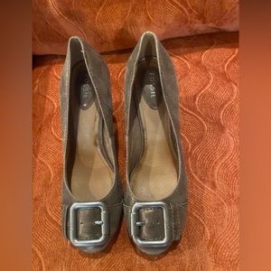 Fossil metallic pump